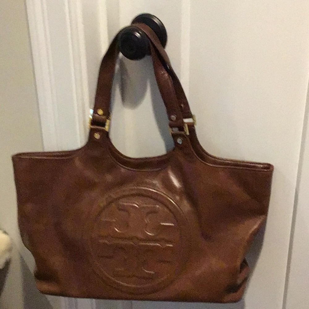 Tory Burch leather pocketbook. Great condition .
